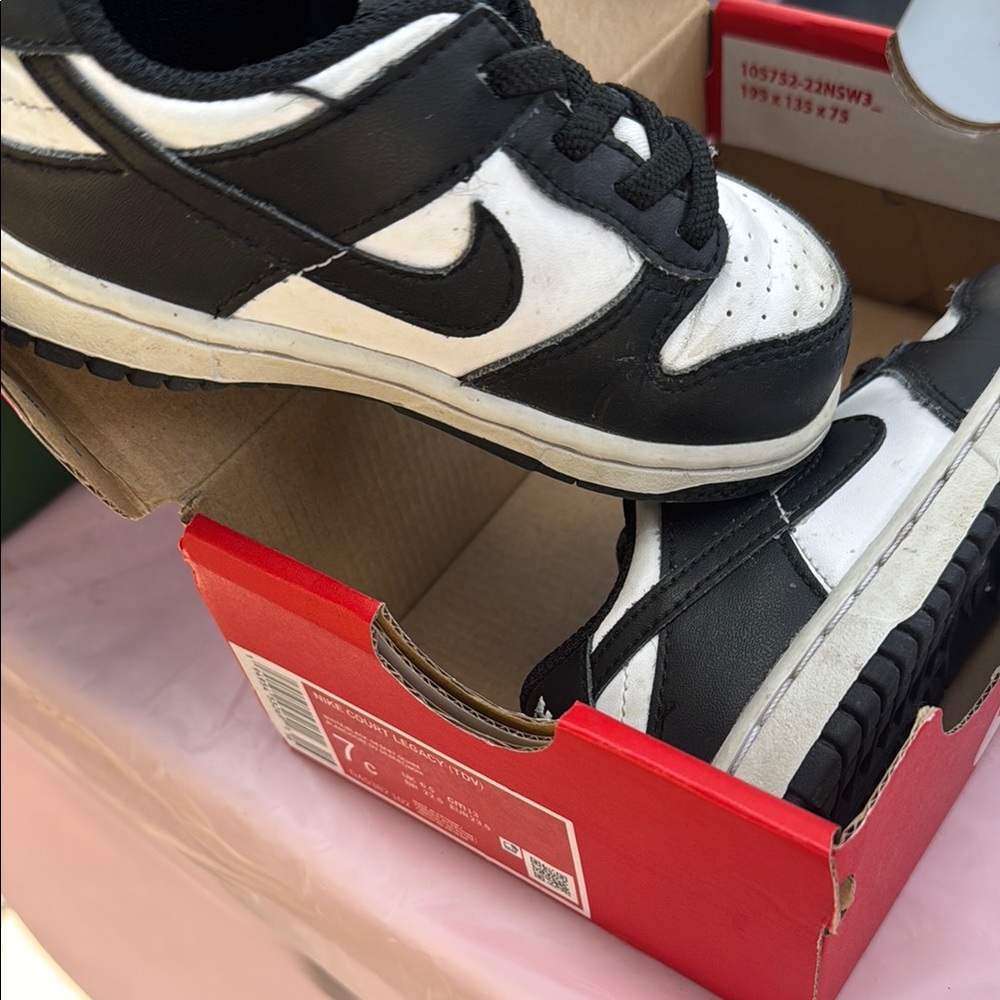 Nike Black and White Sneakers Classic Design